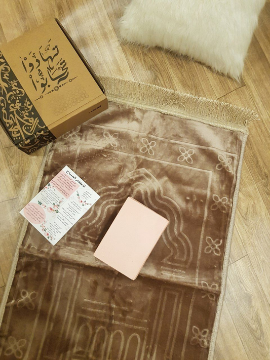 مصلية قطيفة