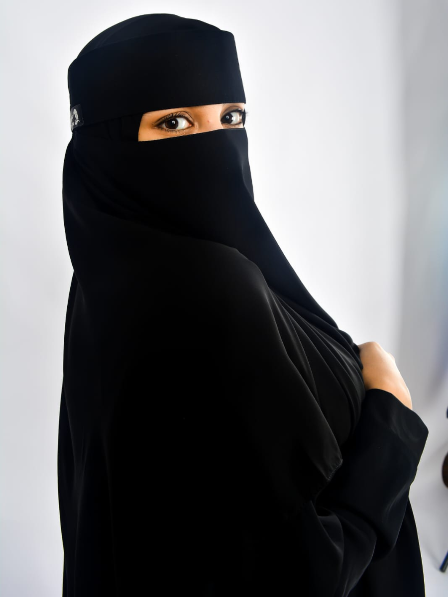 نقاب بدون اسم
